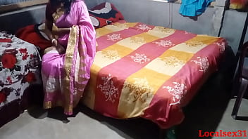 First-timer Indian housewife gets a deep and rough fuck in a pink saree