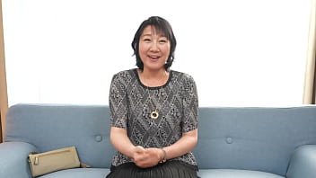 日本业余视频中丈夫与性感熟女妻子Hiroko Sekine的第一次